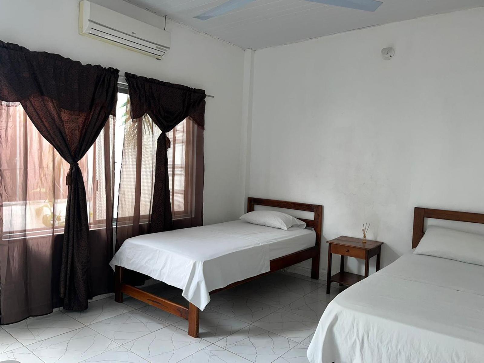 Hotel Heliconias Leticia Buitenkant foto
