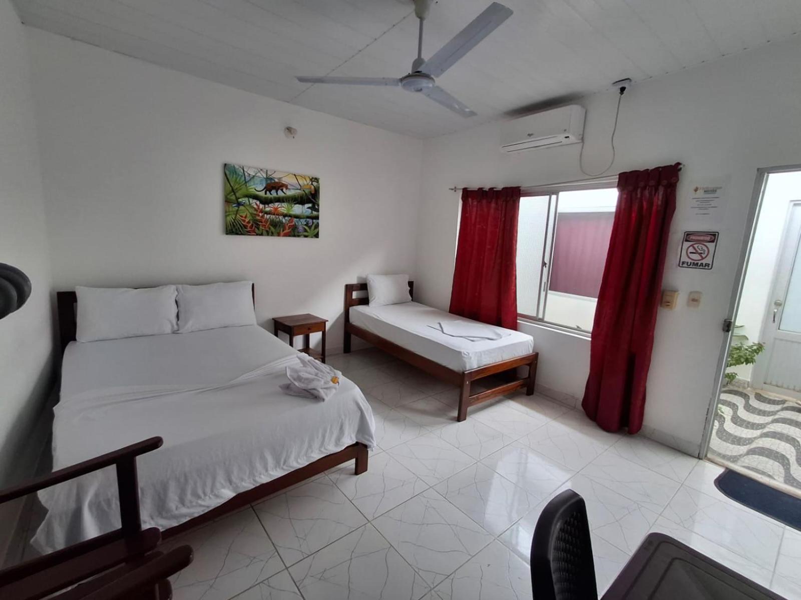 Hotel Heliconias Leticia Buitenkant foto